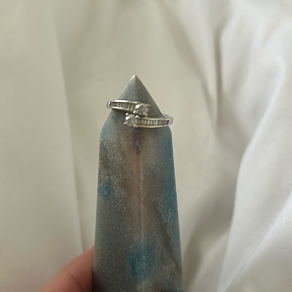 Kay jewelers 2stone with accent baguettes
